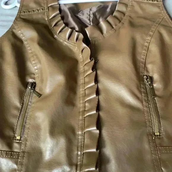 River  Island brown lined vegan leather vest with front zipper and ruffles - Picture 7 of 9